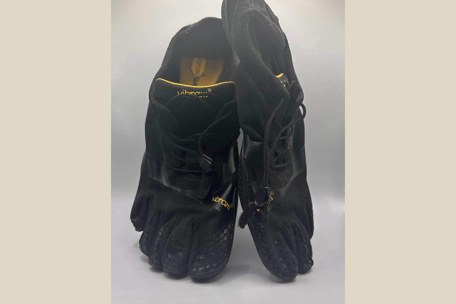 Vibram FiveFingers Løbesko - Sort/Gul Str. 42.5 Fem Tæer Design (Genbrugt)
