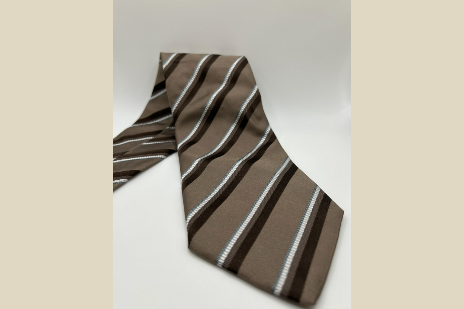 Hugo Boss Silkeslips - Brun med Hvide Striber (Genskabt)