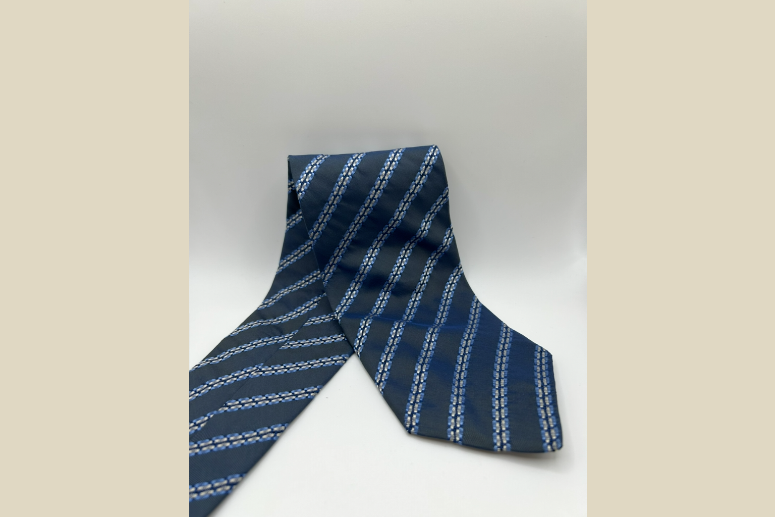 Hugo Boss Silkeslips - Blå Stribet Design (Genskabt)