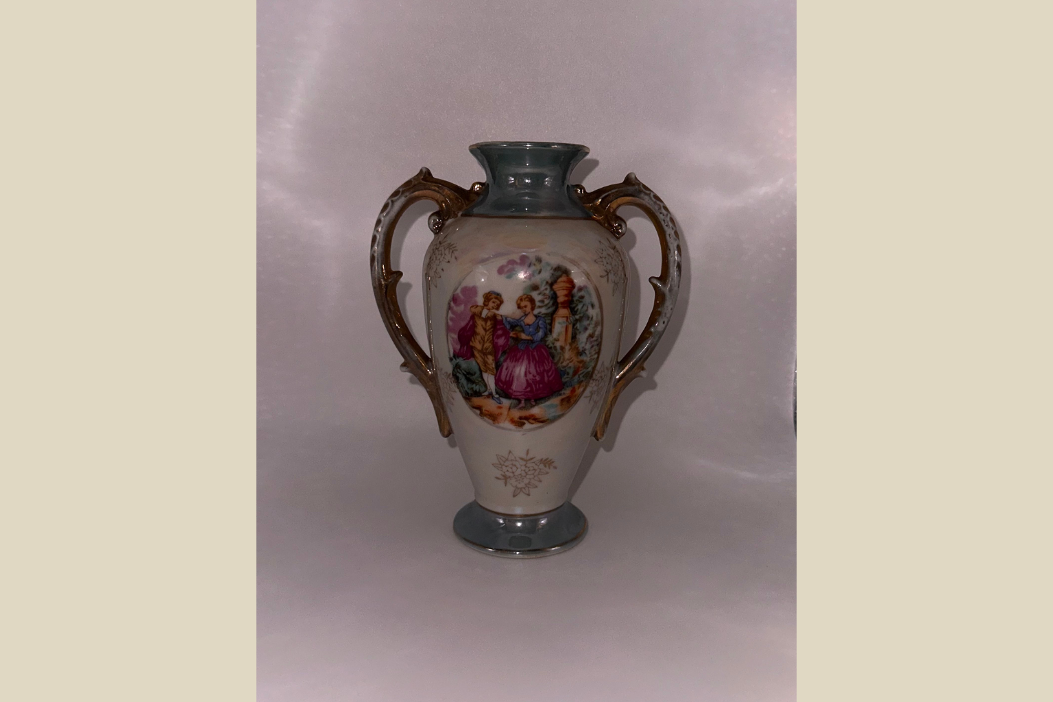Vintage Keramikvase med Håndtag - Romantisk Motiv Mærket 3159 (Genbrugt)