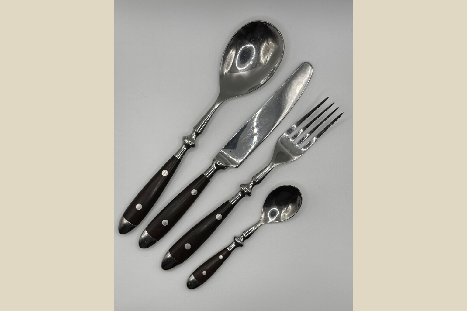Elegant Bestiksæt - Sort Håndtag med Rustfrit Stål 4 Dele (Genbrugt)