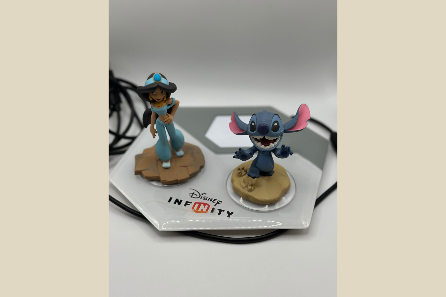Disney Infinity Starter Set - Jasmine & Stitch Figurer