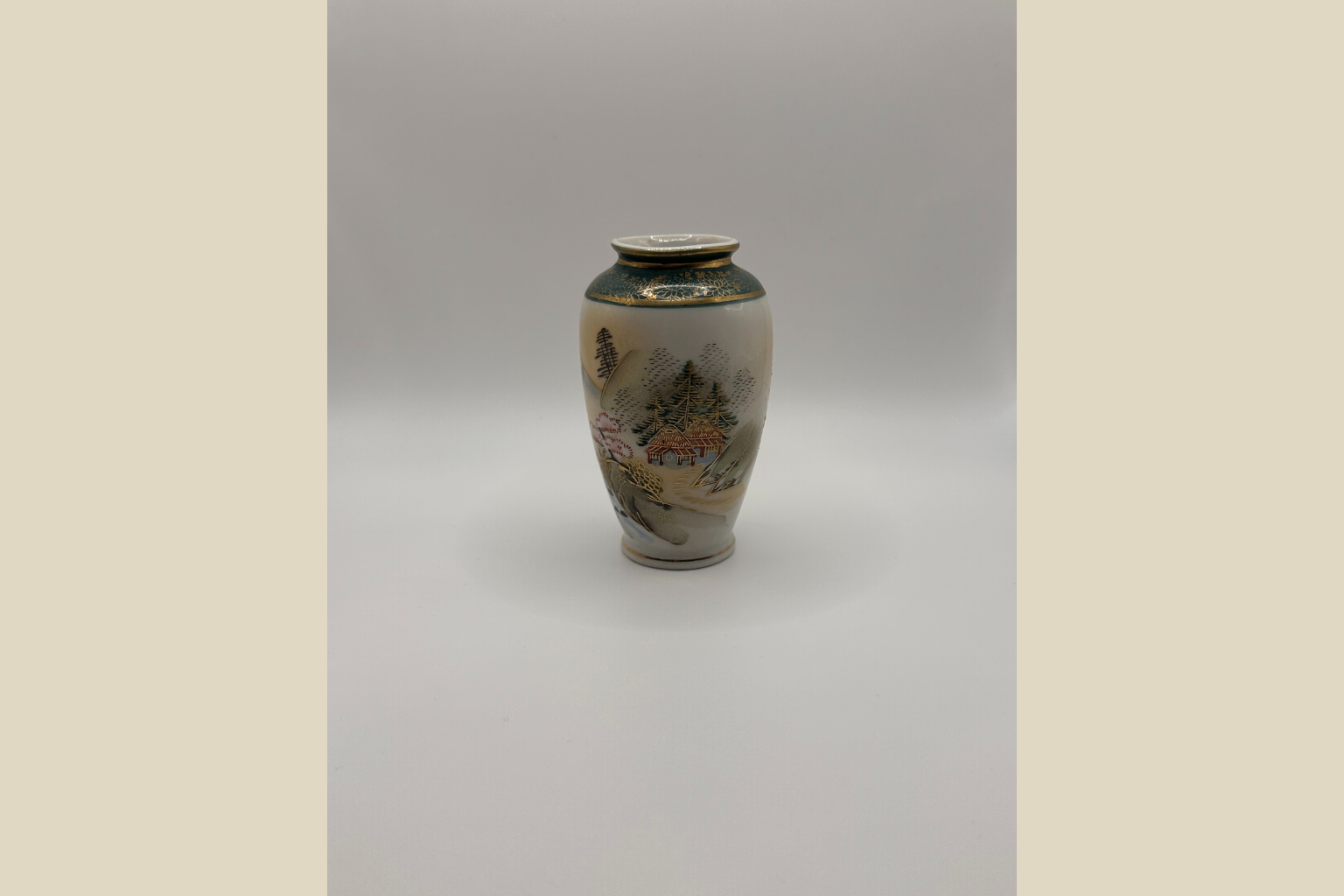 Japansk Vase med Håndmalede Landskabsmotiver - Made in Japan (Genbrugt)