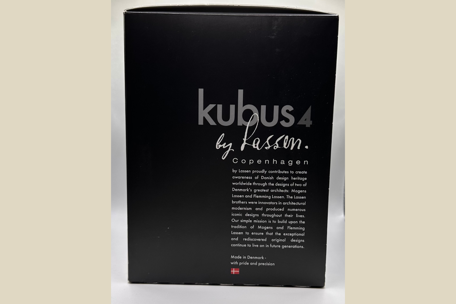 Kubus 4 Lysestage by Lassen Copenhagen - Sort Metal